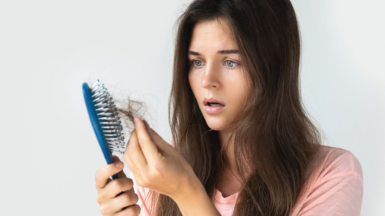 Pille abgesetzt – Haarausfall als Folge